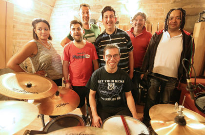 Les musiciens de Cachou-Cachou en studio